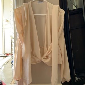 Light long sleeve shirt Can be tied different ways